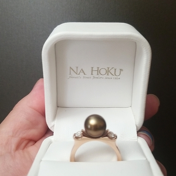 Na Hoku South Sea Carmel Color Pearl ring w/diamond accents. Size 8 - Picture 3 of 9